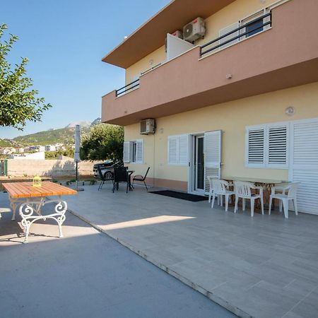 Stunning Apartment In Makarska With Kitchen Exterior photo