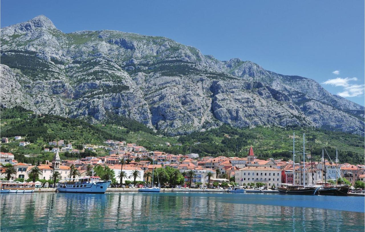 Stunning Apartment In Makarska With Kitchen Exterior photo