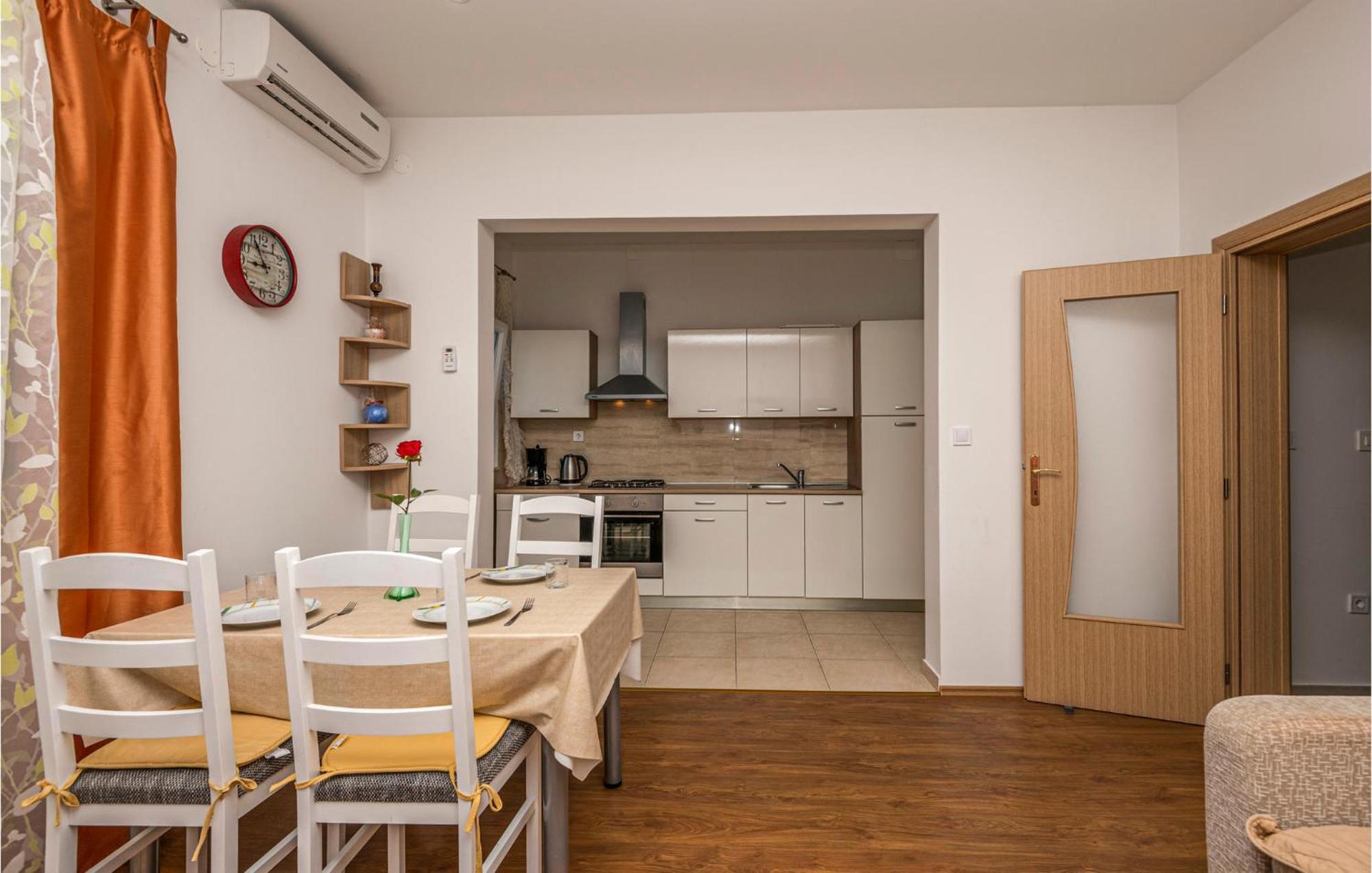 Stunning Apartment In Makarska With Kitchen Exterior photo