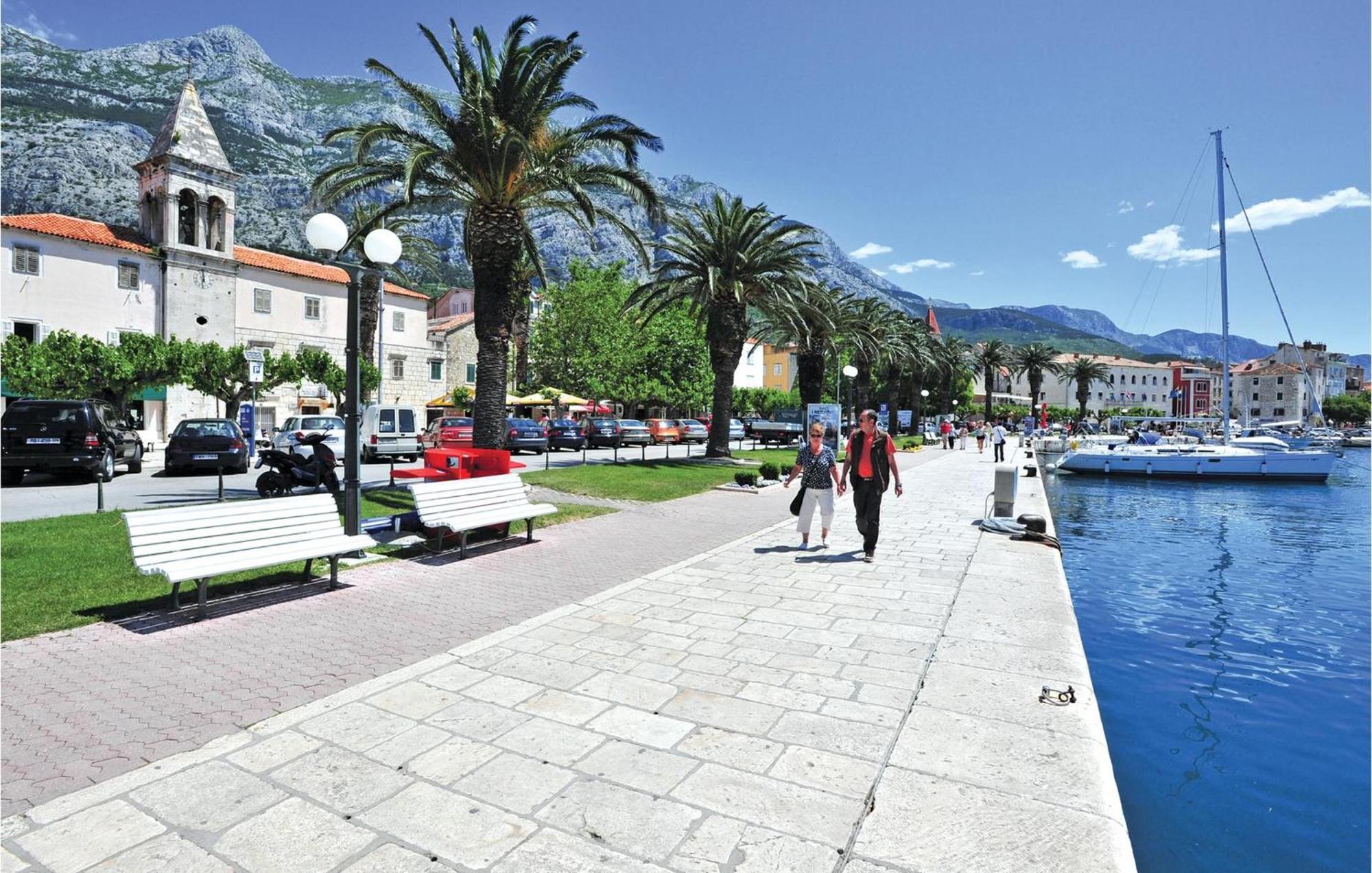 Stunning Apartment In Makarska With Kitchen Exterior photo