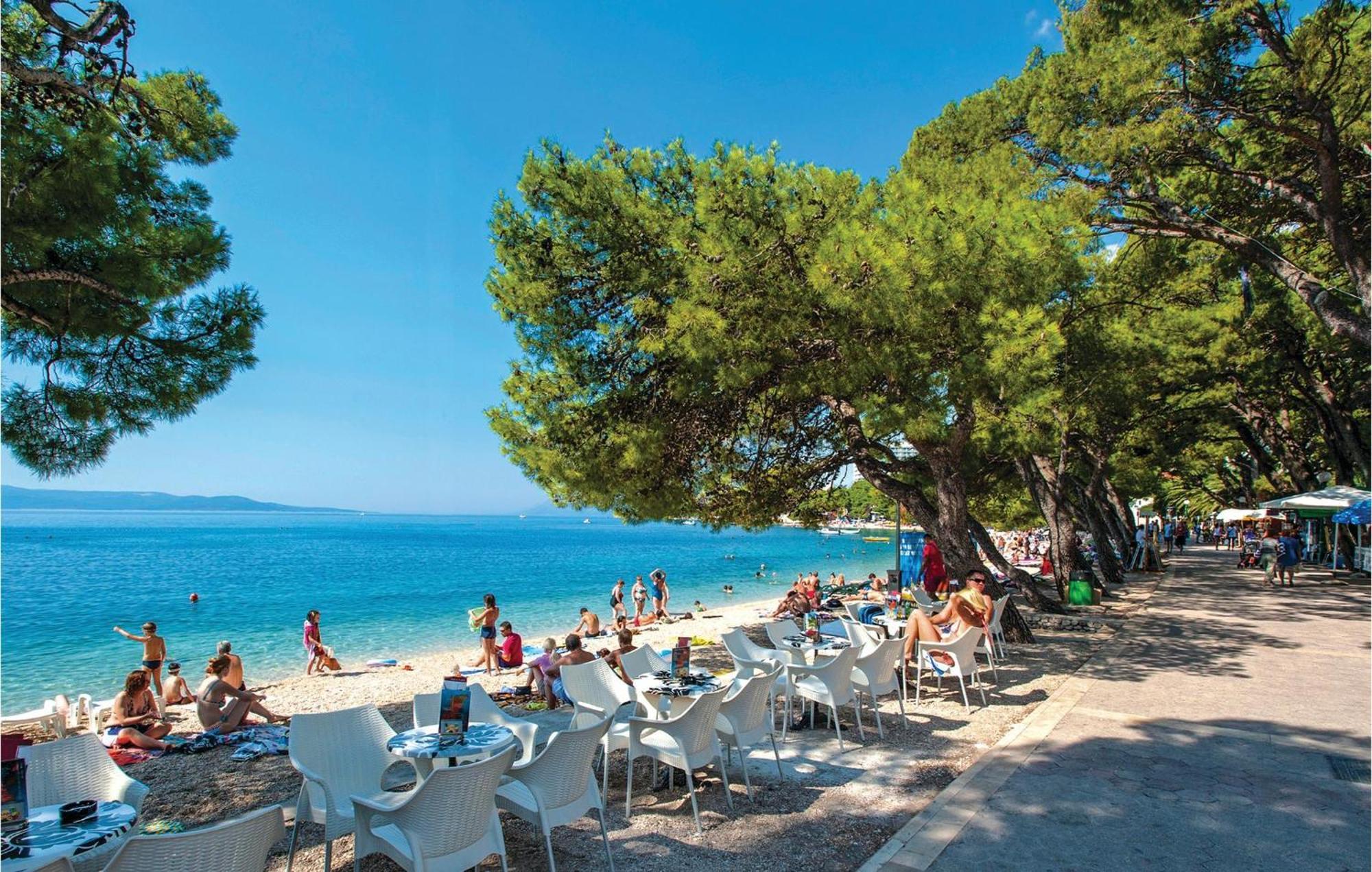 Stunning Apartment In Makarska With Kitchen Exterior photo